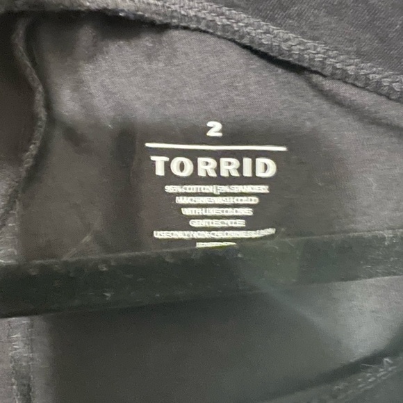 TORRID CROP PREMIUM LEGGING - BLACK 2X - Picture 3 of 3